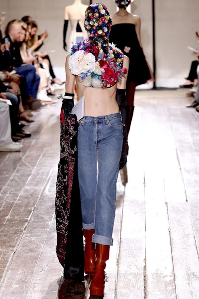 Look 10